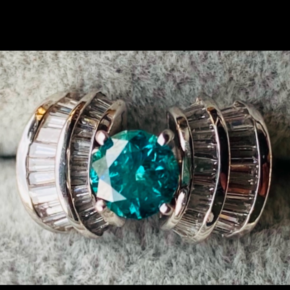 14k White Gold 1 ct Blue Diamond Center stone Ring size 6 (total of 2.5 carat)